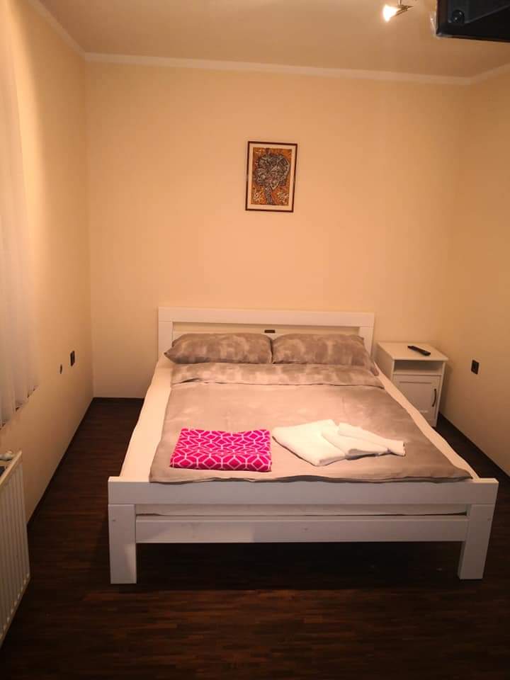 Sobe i studio apartmani Lipa 2