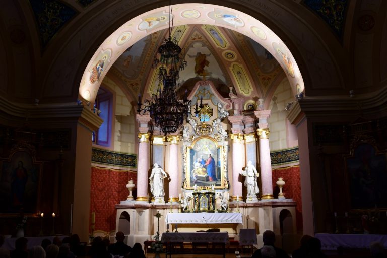 Crkva Sv. Josipa interijer 768x512