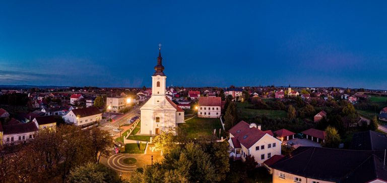 Crkva sv. Josipa i panorama Lipovljana 768x363