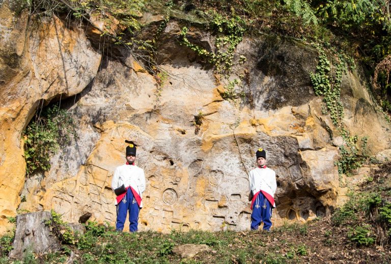 Kamena spomenica 768x519