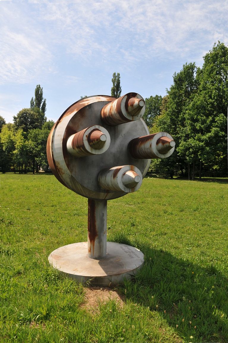 Park skulptura 768x1157