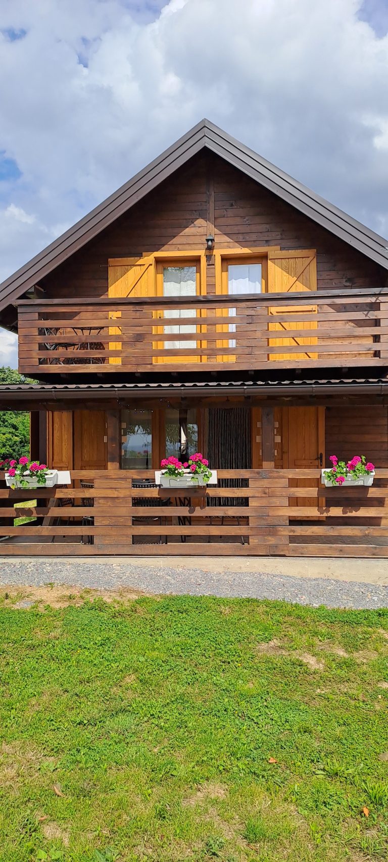 397116401 311207244987901 2513980414151307252 n 768x1707