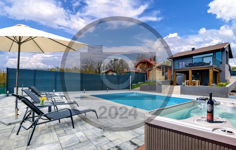 ccc471 pool 01 768x489