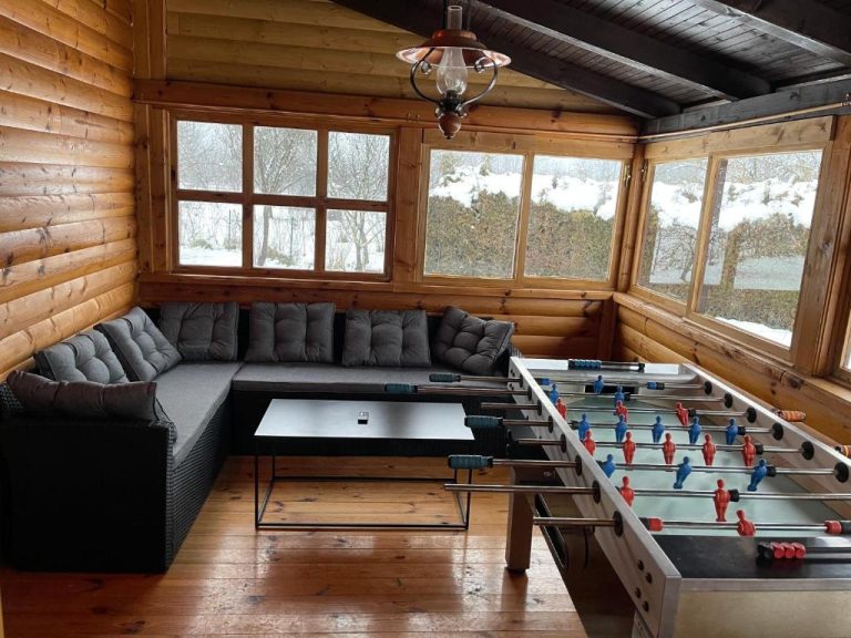 423084213 002 768x576