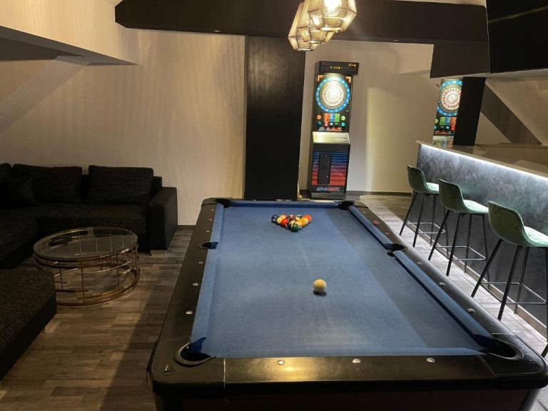 423084316 002 768x576