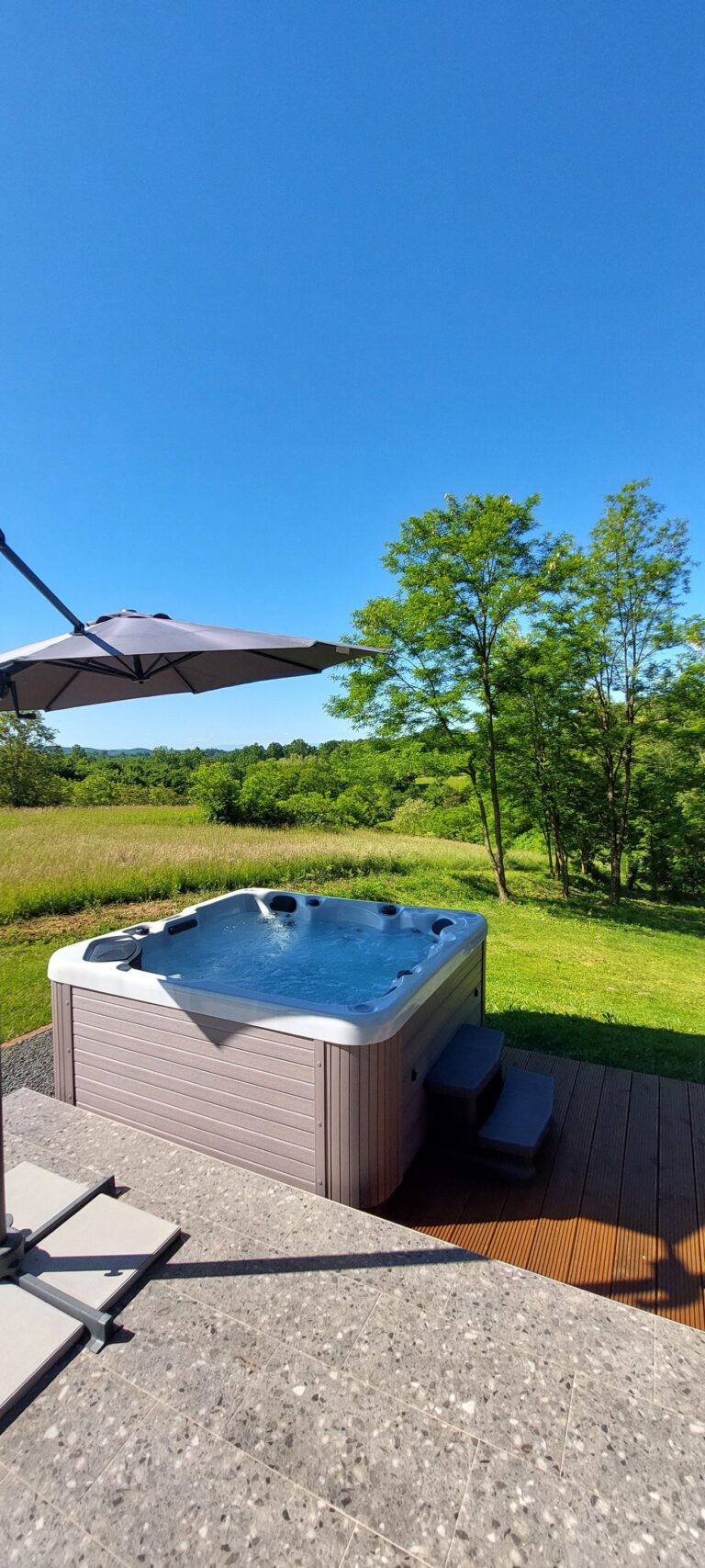 499945980 122161906370544721 5722797902992375947 n 768x1707